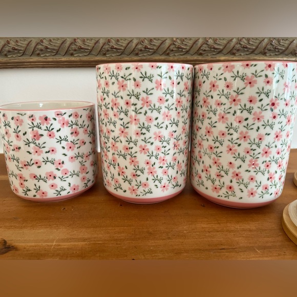 SET OF (3) FLORAL STONEWARE CANISTERS W. WOOD COVERS - Picture 3 of 7